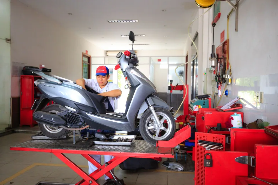 Khu sửa chữa xe máy